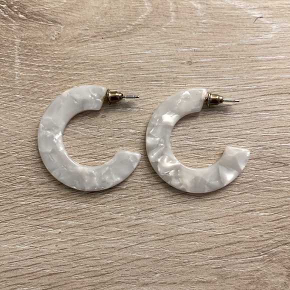 Madewell Tortoise Hoops - Picture 3 of 4